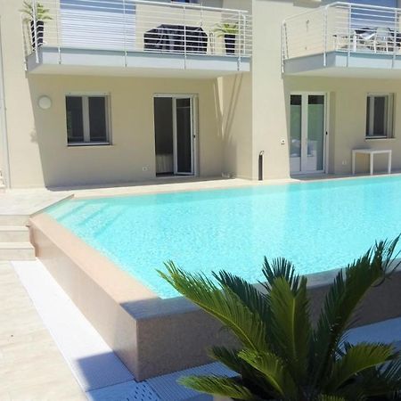 Holiday House Al Porto View Lake Пескьера-дель-Гарда Экстерьер фото