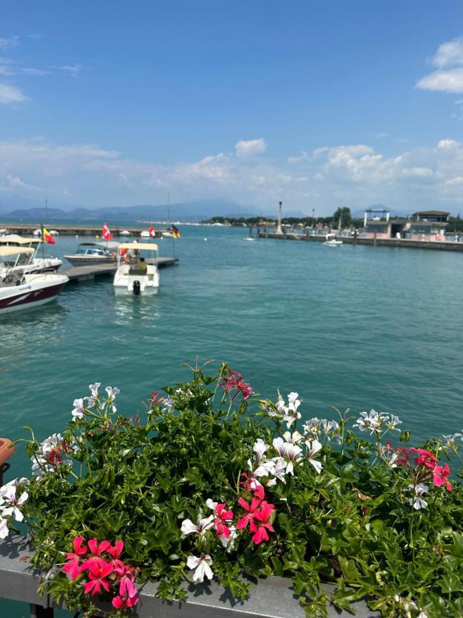 Holiday House Al Porto View Lake Пескьера-дель-Гарда Экстерьер фото